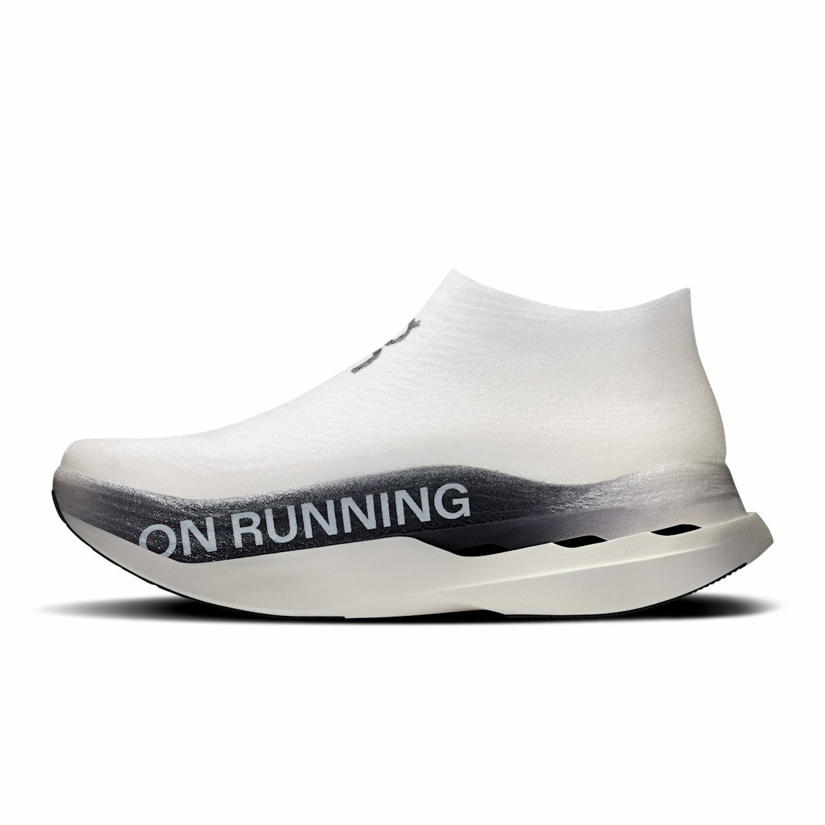 LightSpray Cloudboom Strike - White/Black | On United States