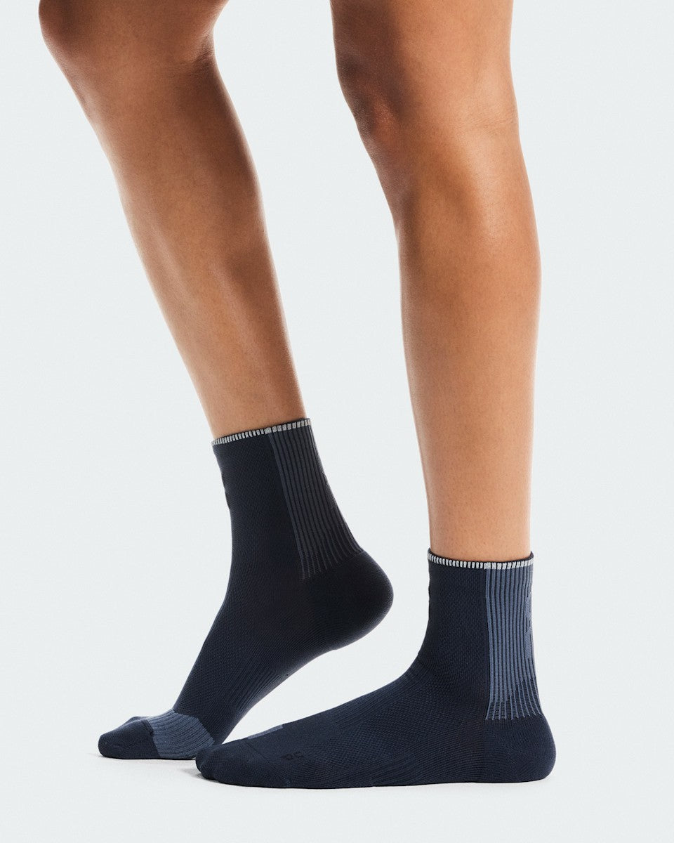 Performance Run Sock Mid - Navy/Navy | On United States