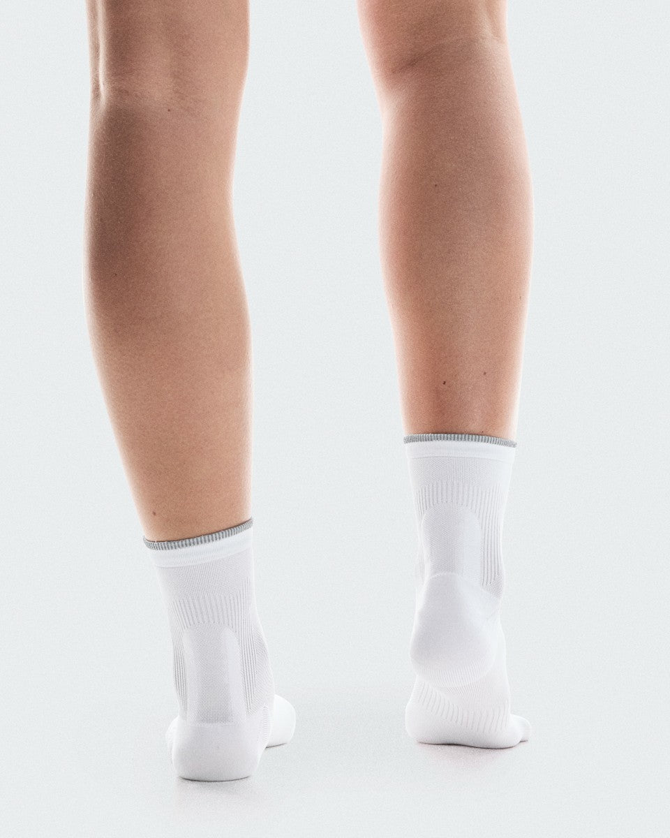 Elite Run Sock Mid - White/Ivory | On United States