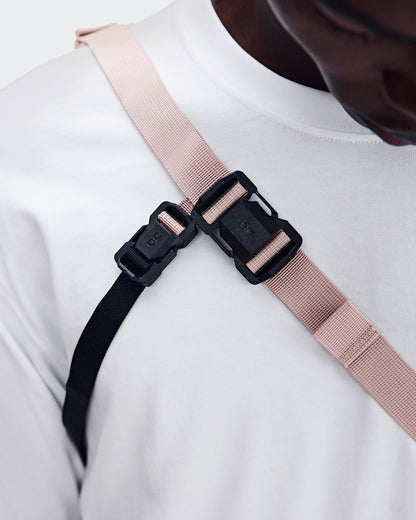 Sling Pack 9L - Biscuit/Black | On United States