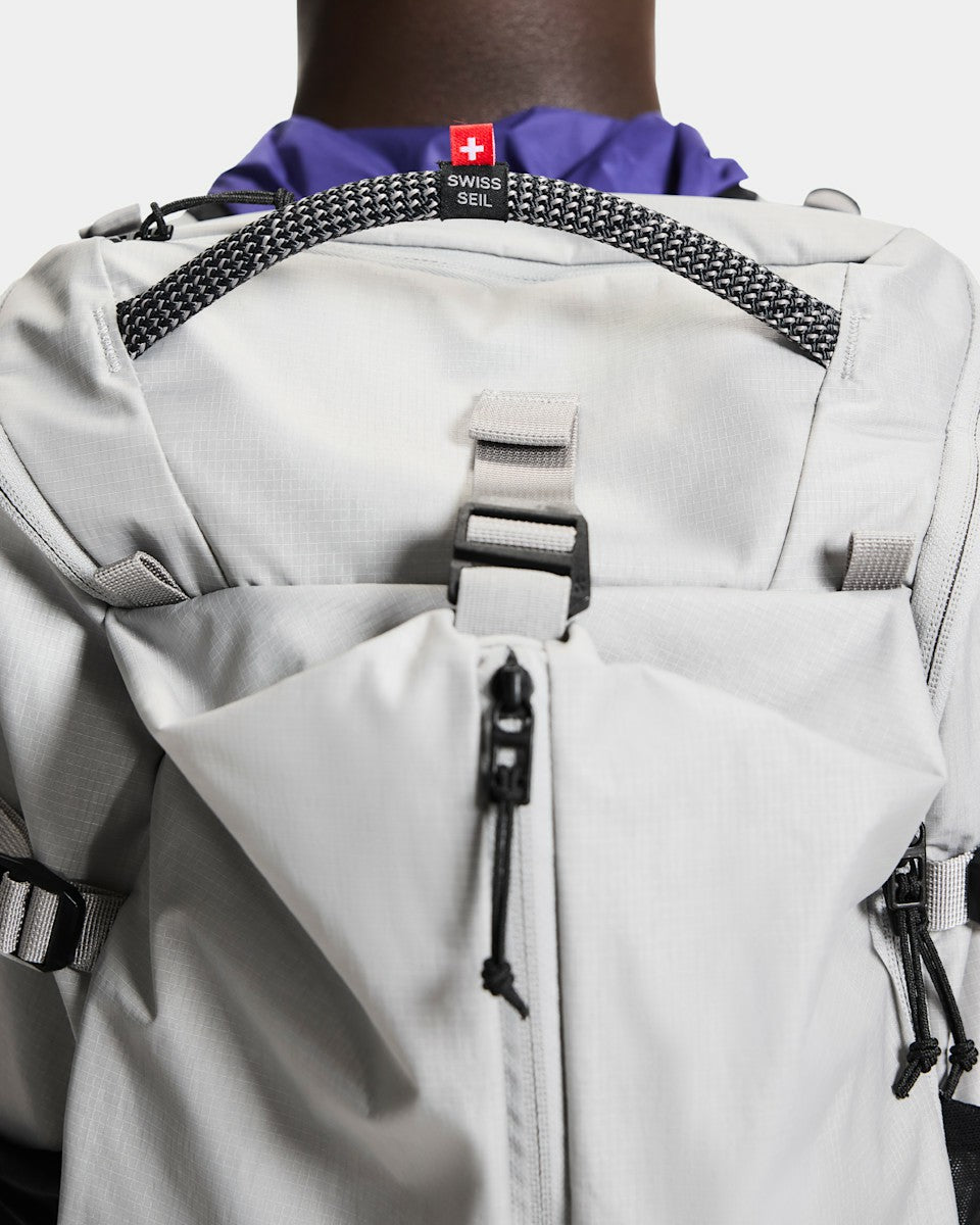 Speed Pack 30L - Glacier/Black | On United States