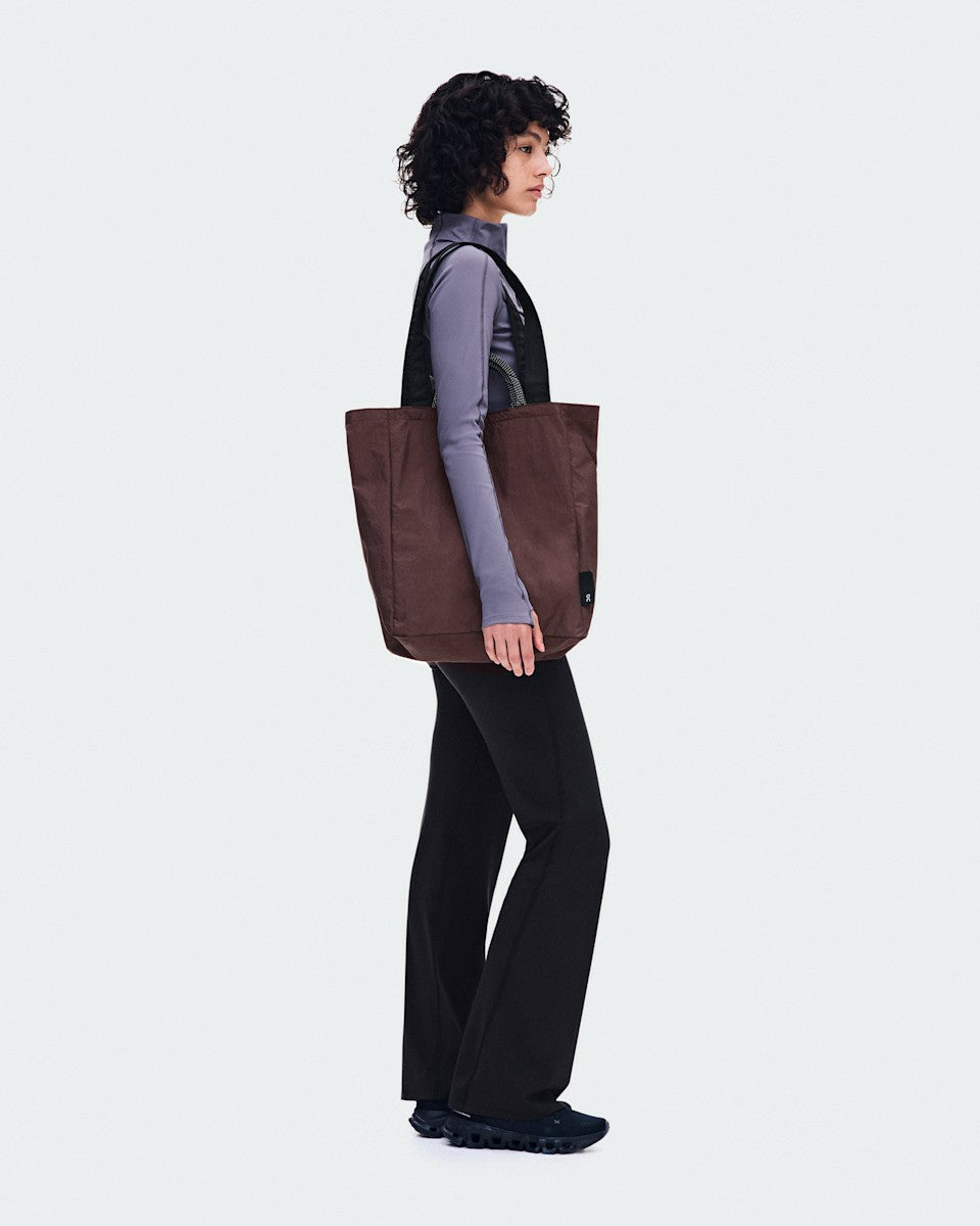 Tote Pack 25L - Cacao/Black | On United States