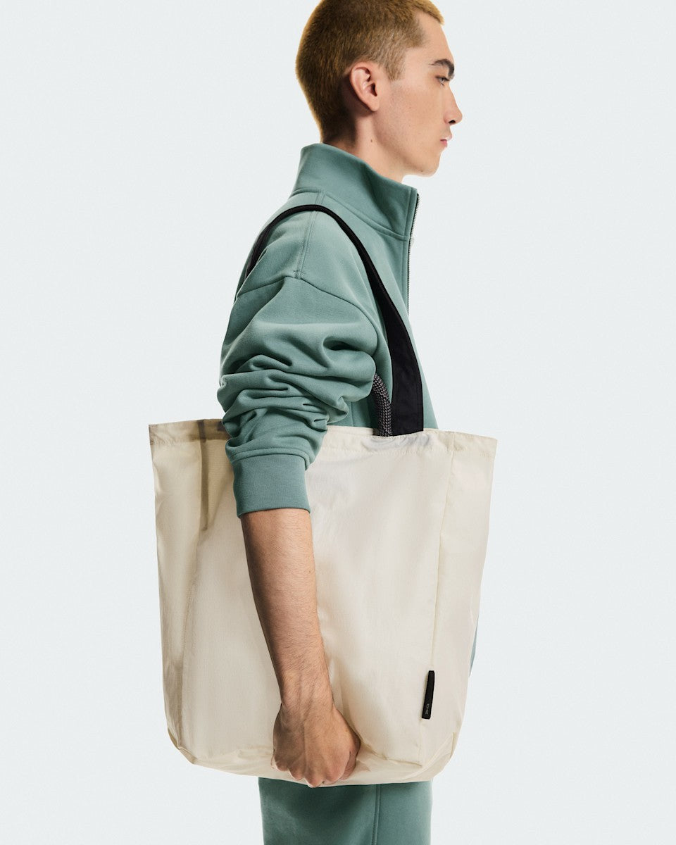 Tote Pack 25L - Cream/Black | On United States