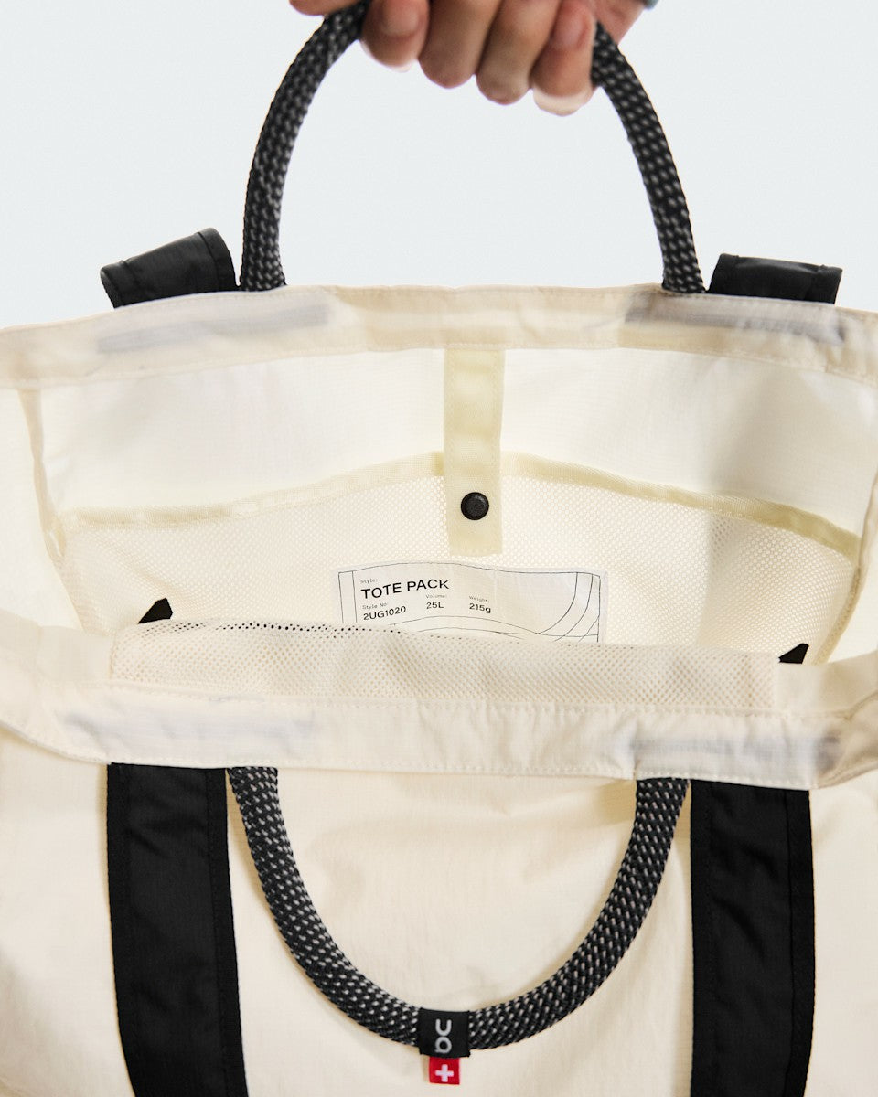 Tote Pack 25L - Cream/Black | On United States
