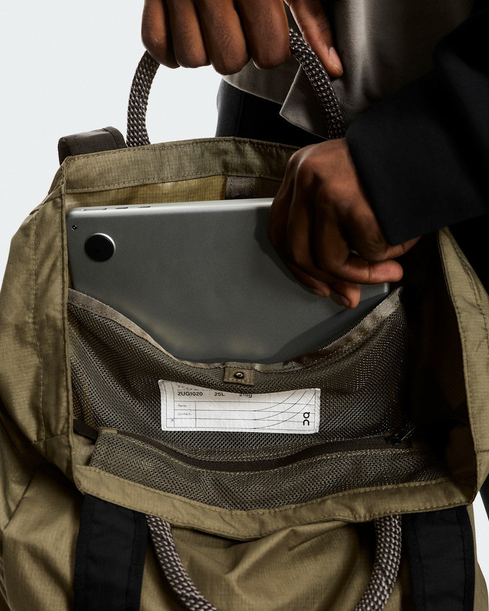 Tote Pack 25L - Olive/Black | On United States
