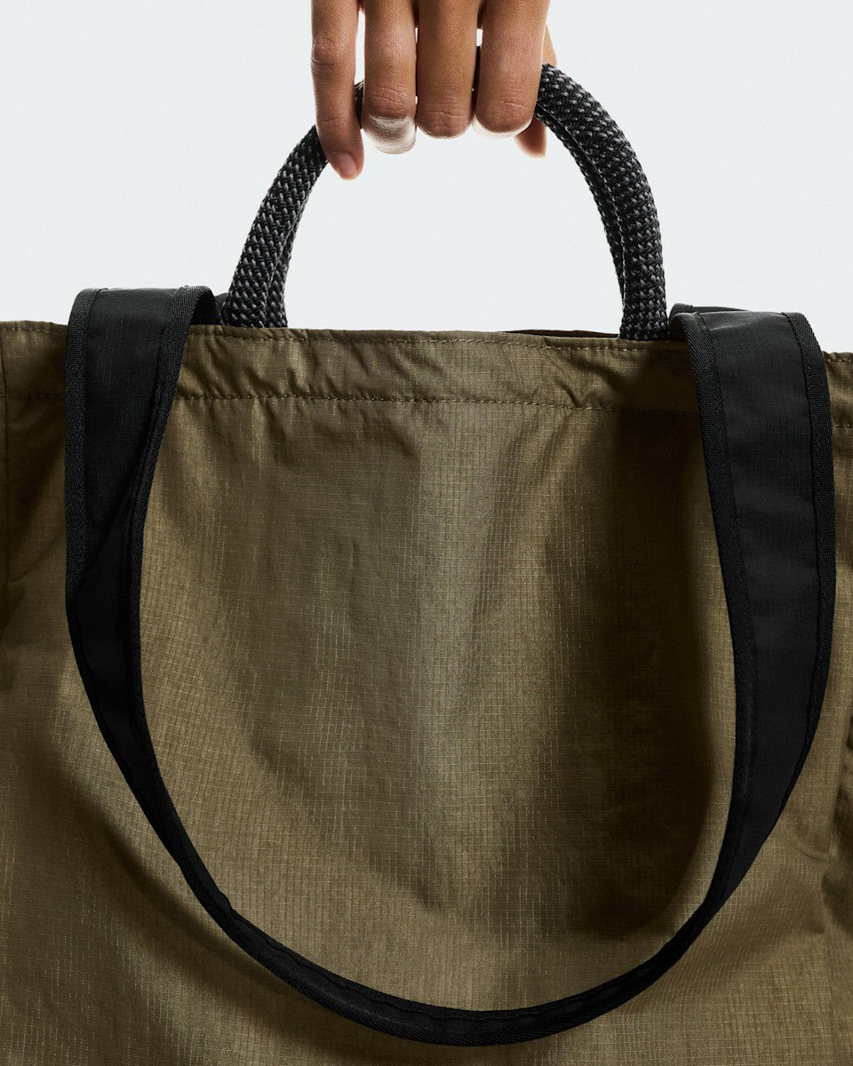 Tote Pack 25L - Olive/Black | On United States