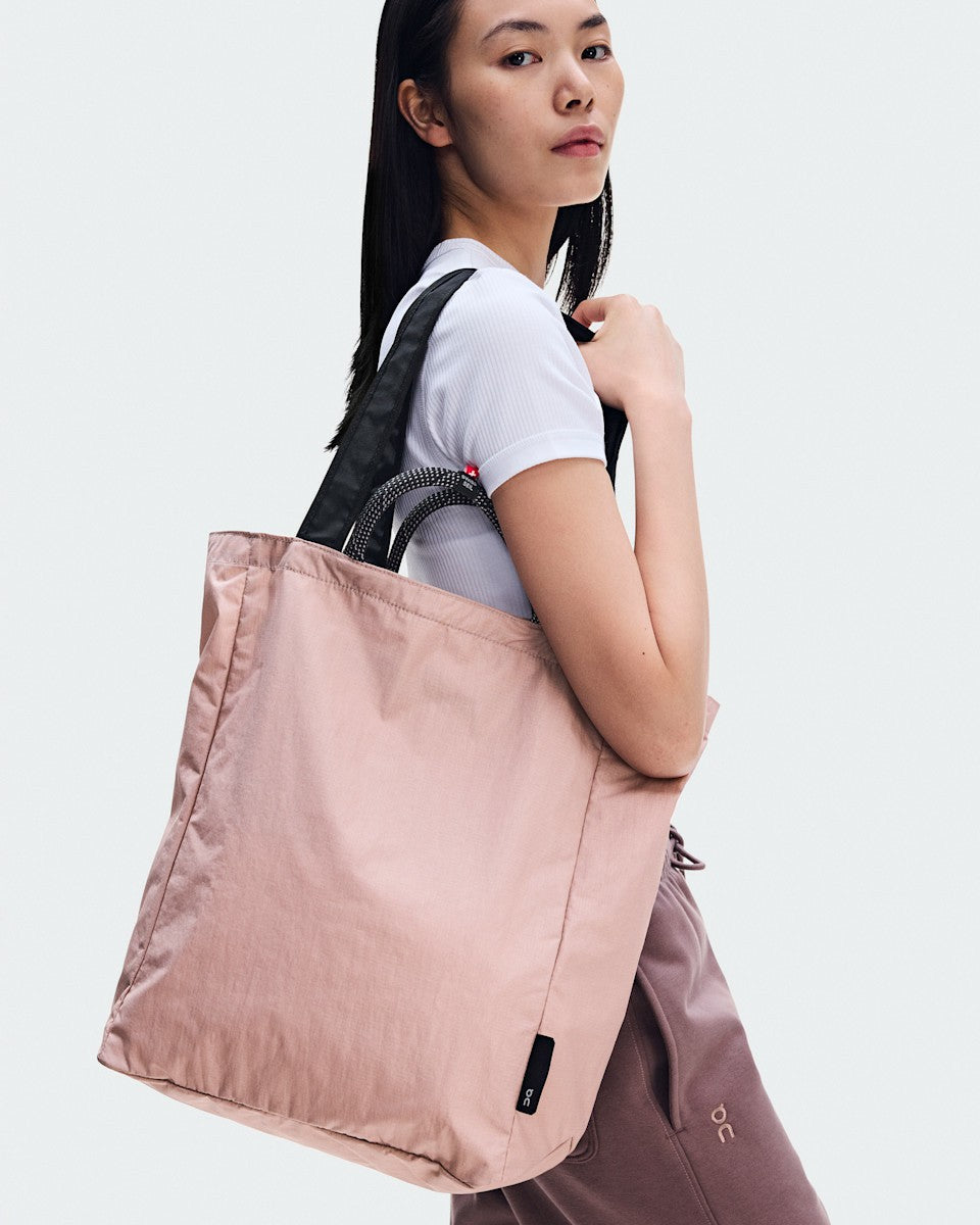 Tote Pack 25L - Biscuit/Black | On United States