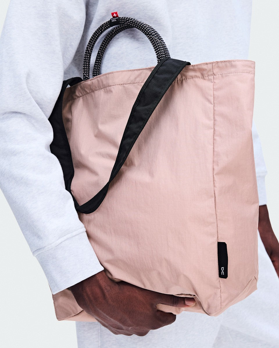 Tote Pack 25L - Biscuit/Black | On United States