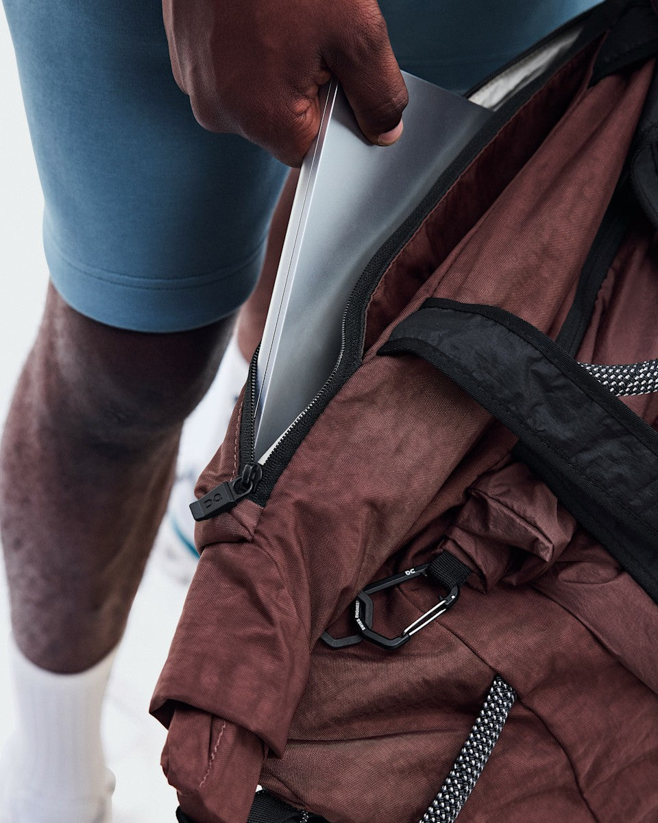 Track Pack 40L Elite - Cacao/Black | On United States