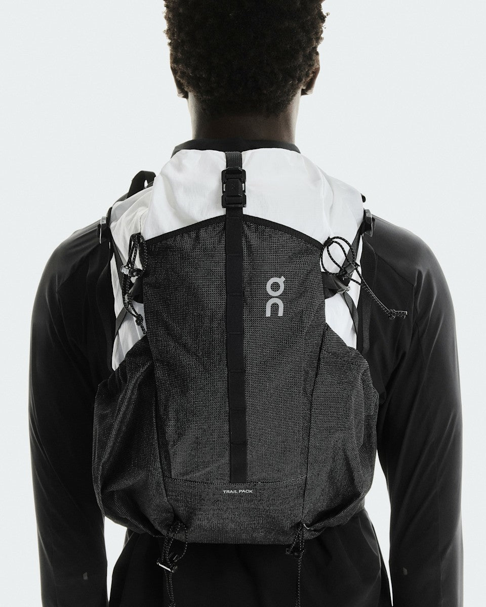 Trail Pack 20L - White/Black | On United States