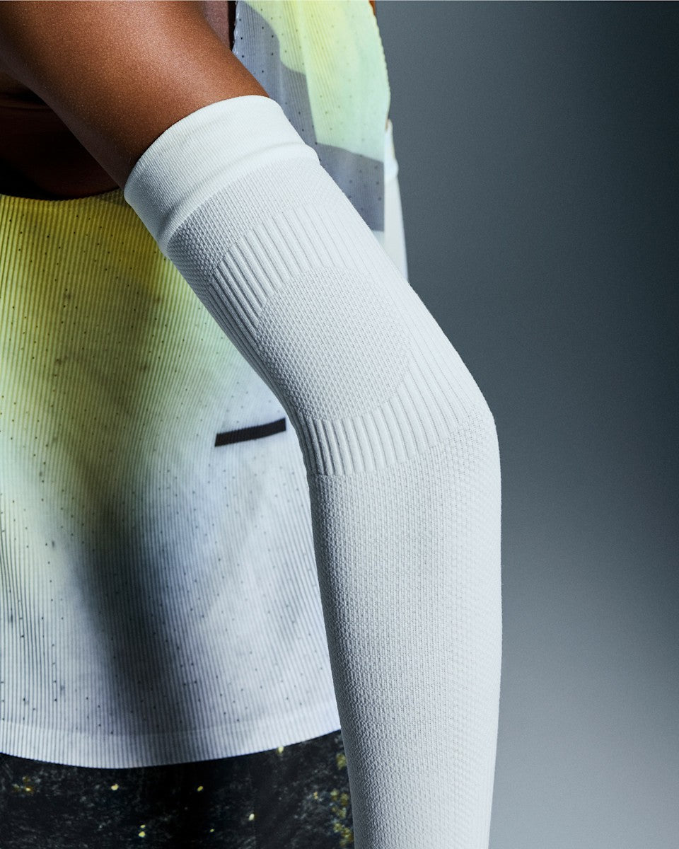 Performance Arm Sleeves - White/White | On United States